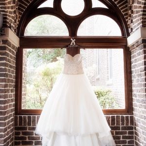 Maggie Sottero Wedding Dress. Size 8